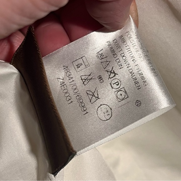 Like new! Moncler Down filled cream colored puffer vest - Picture 15 of 16